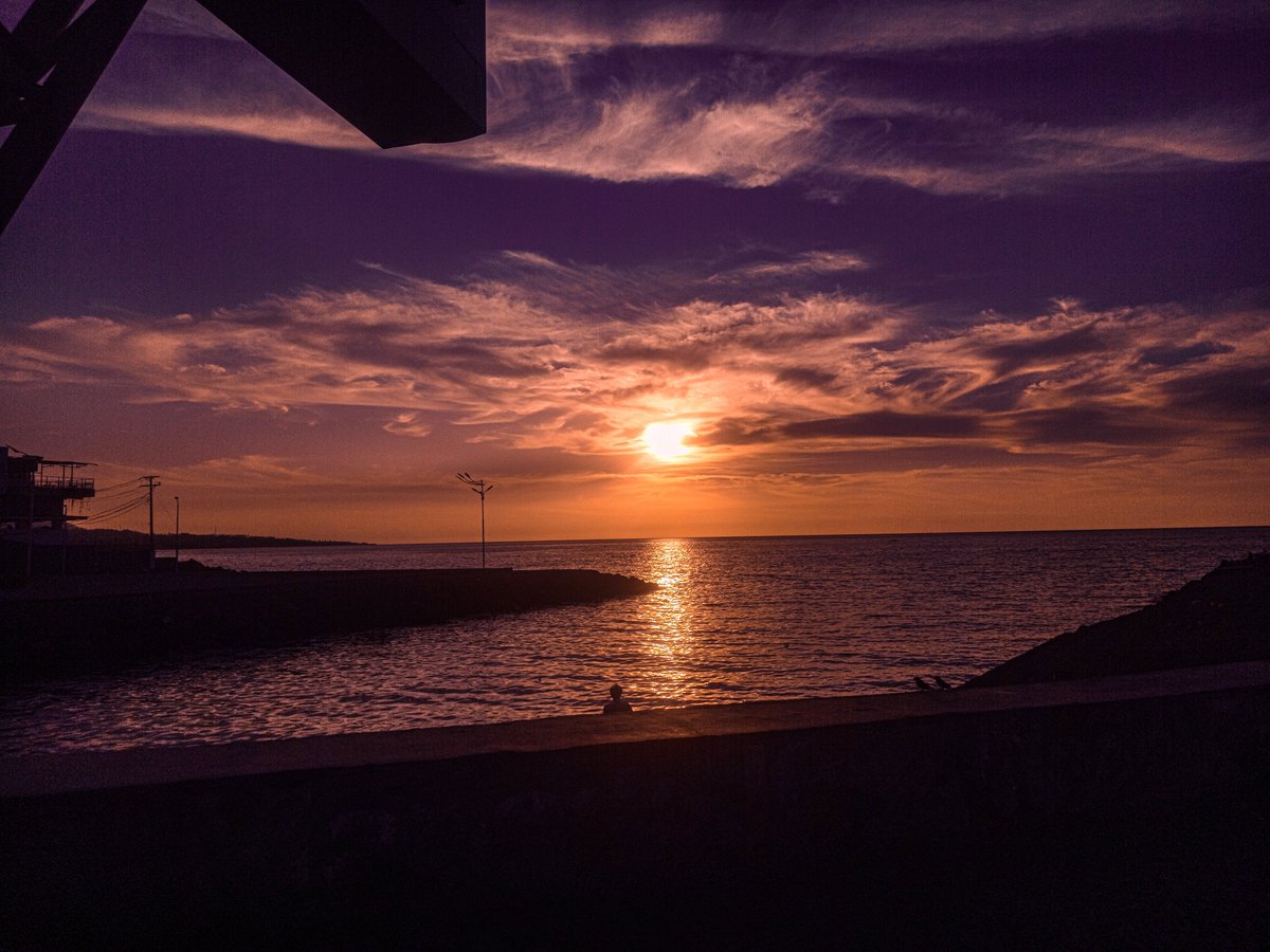 Arain0812's tweet photo. Edisi sunset ungu emas https://t.co/dtkWwJ9oHF