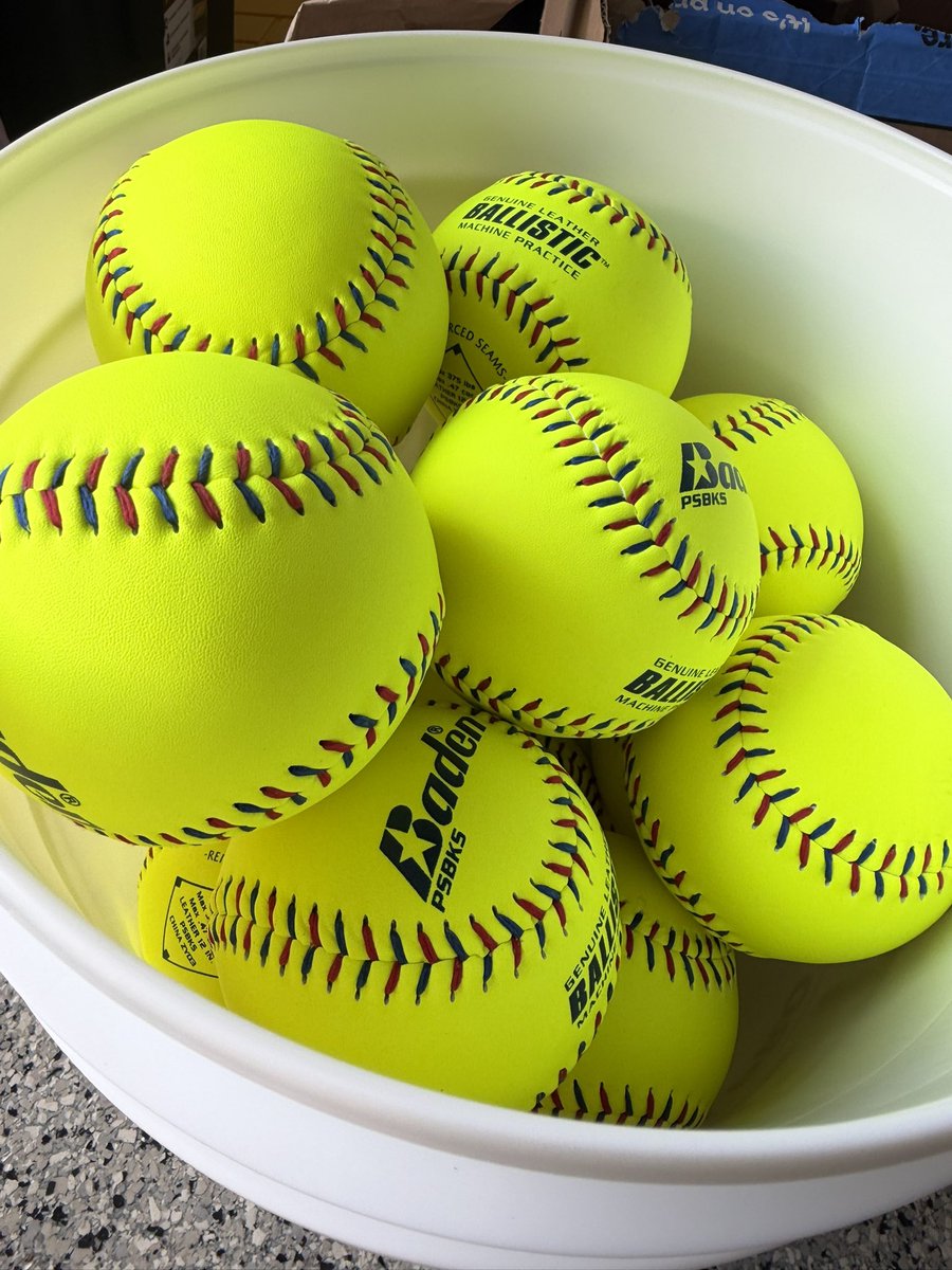 IdahoIntensity's tweet photo. Inside hitting work with our Ateks tonight, new machine balls will look pretty for about 10 mins. #AGNB https://t.co/PUDwYQQlc6