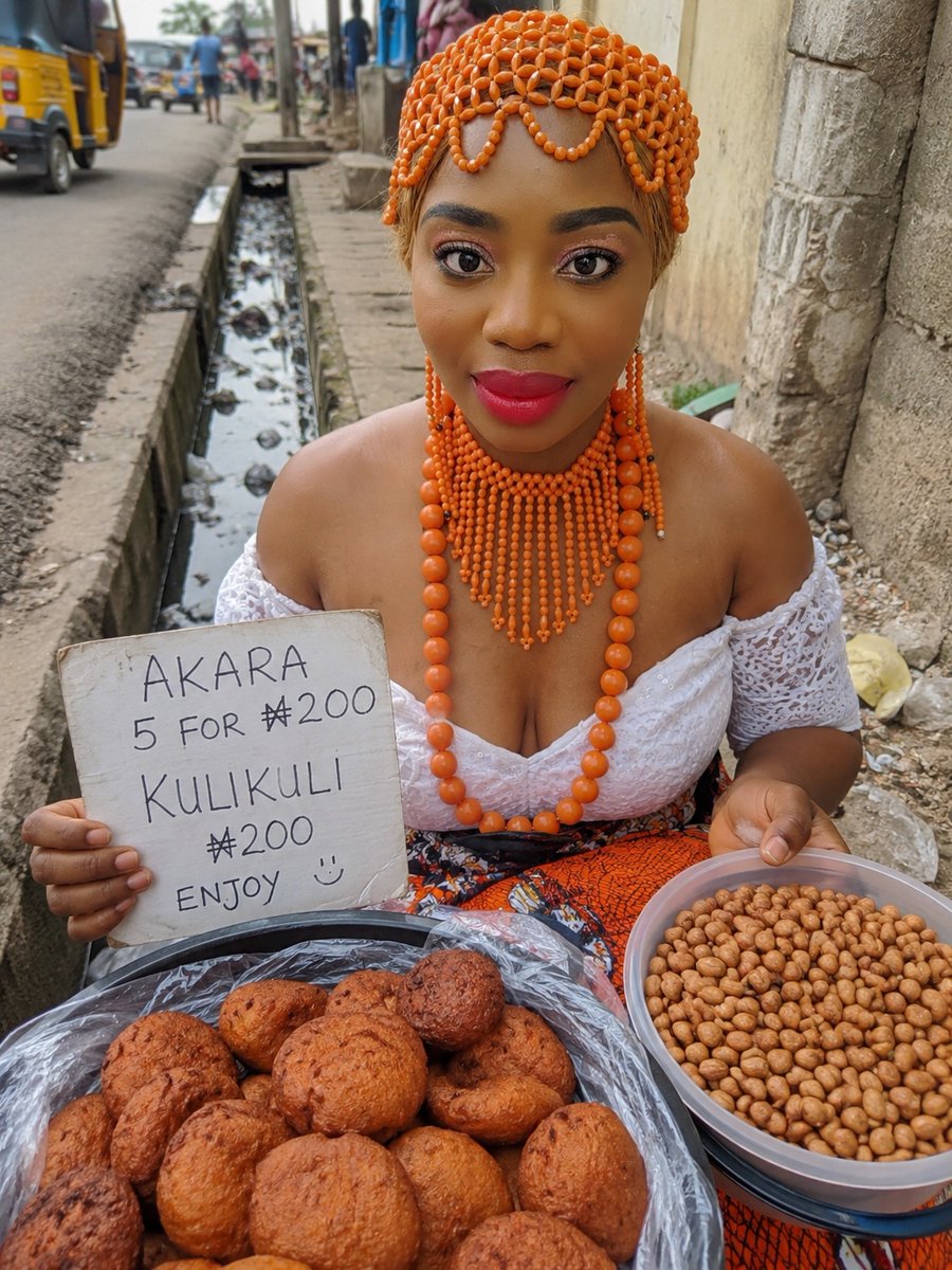 jhe_mr's tweet photo. Come buy from Olori, proudly sponsored by Madam Presido. Ota le nu by gutter side, yummy for the tummy. Someone who doesn’t like you will never be fair to you. Nigerians, your leaders don’t like you. https://t.co/6Bh02bSslS