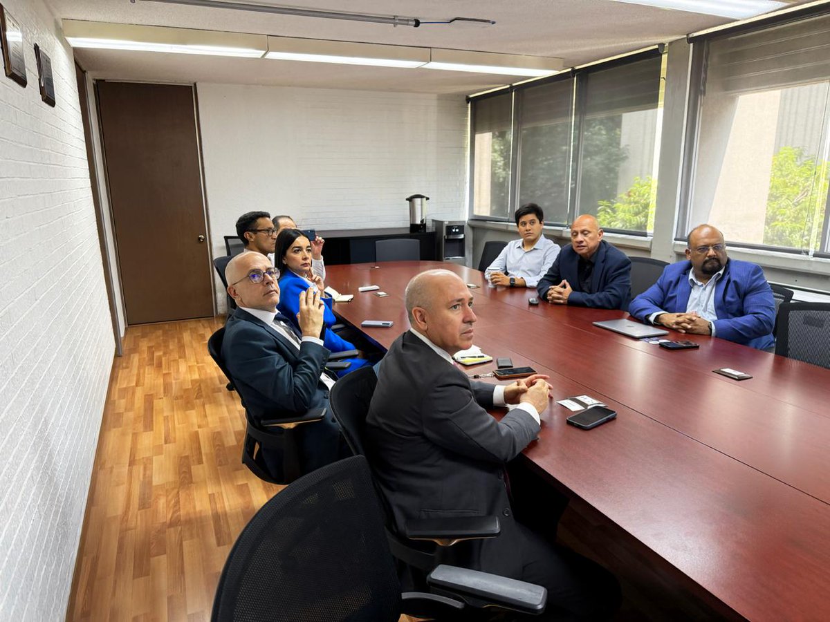 AEM_mx's tweet photo. 1/2
En el segundo día de actividades de la visita de cooperación técnica entre la Agencia Espacial Brasileña (AEB) y la #AEM, nos reunimos con académicos de @LINX_ICN_UNAM y @UNAMLiese. https://t.co/yc5tRl3lw0