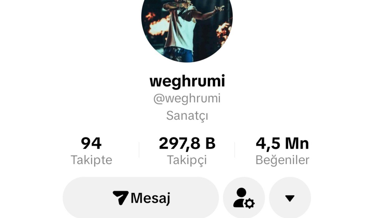 franzrumi's tweet photo. Bu adam ünlü münlü değil amk git gide düsüyor https://t.co/8nEBnjfJV4
