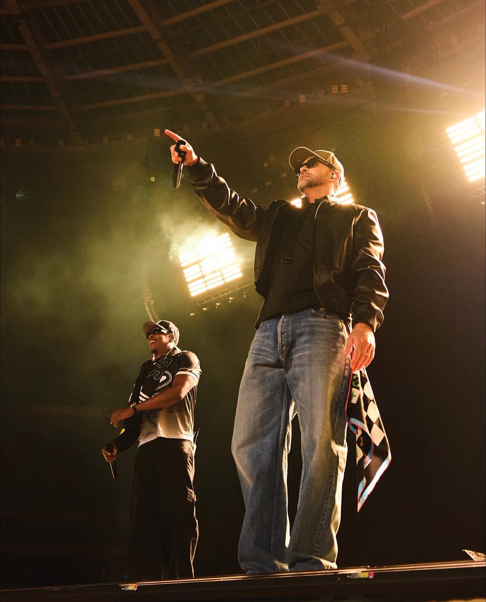 JTargentina's tweet photo. Mira lo que son esos fotones de @rocnation 🔥🔥🔥

JT hoy en el show de Jay Z en París, Francia https://t.co/3Emf7mljui