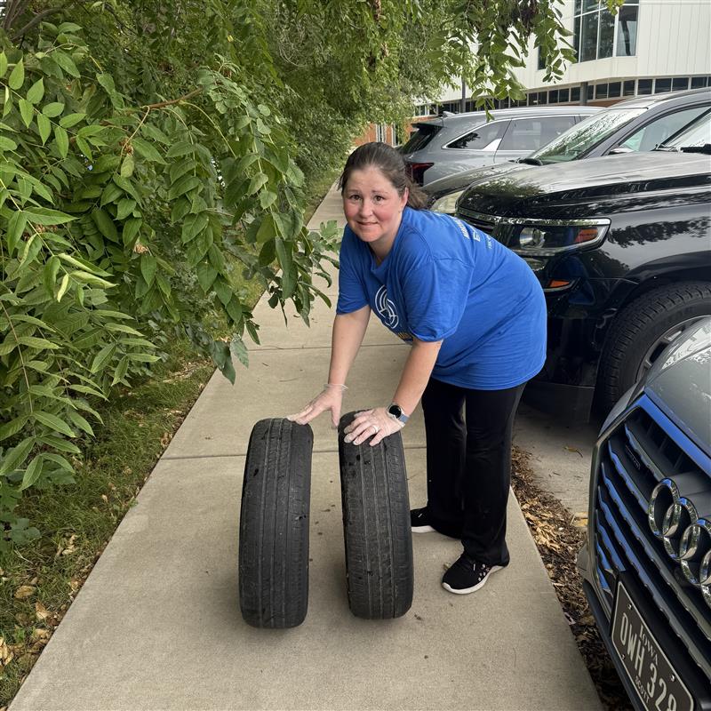 TheFamilyCU's tweet photo. What a great day to get out of the office and volunteer! ☀️

The TFCU team joined 1,200+ volunteers across the Quad Cities for United Way’s Day of Caring! We spent the day helping with projects at the YMCA in Davenport and were happy to be part of 73 projects across the QC! https://t.co/MqgoV1gd06
