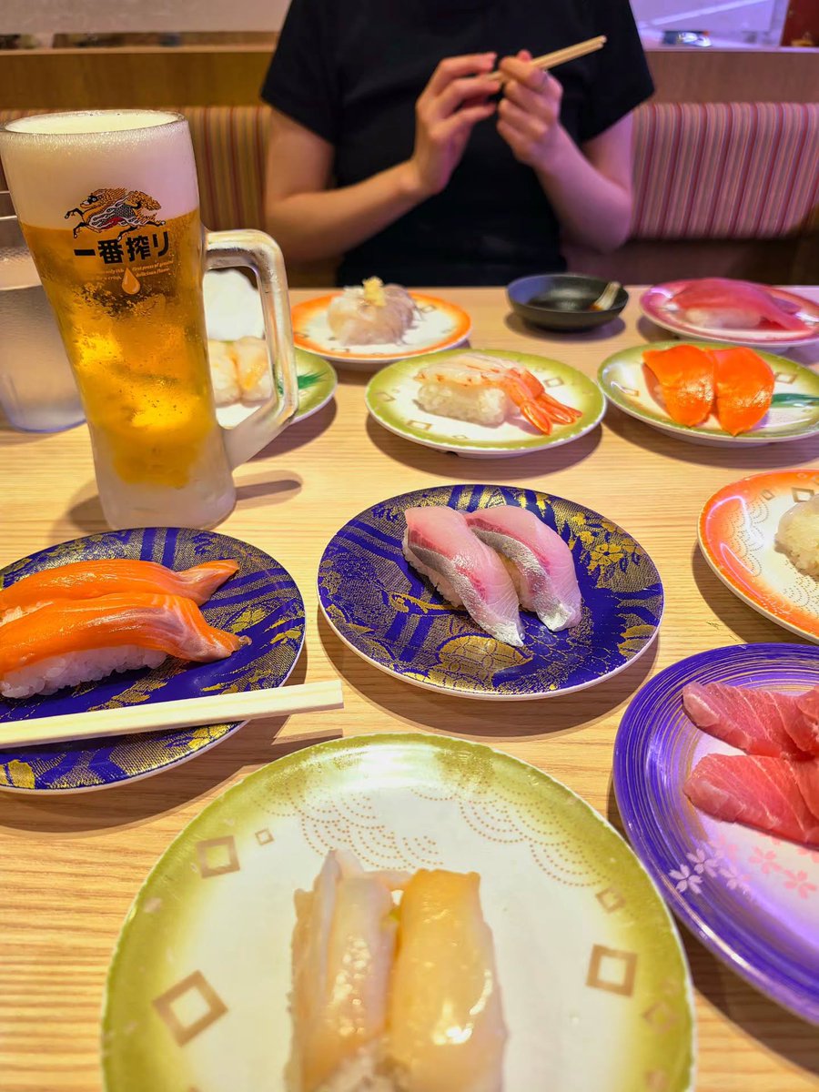 KennyBarkas's tweet photo. 昨日は母と回転寿司🤣
フリーランスで働き出して一番幸せなのは、何皿頼んでも気にならなくなったことかも笑 https://t.co/nXFne3h2Q1