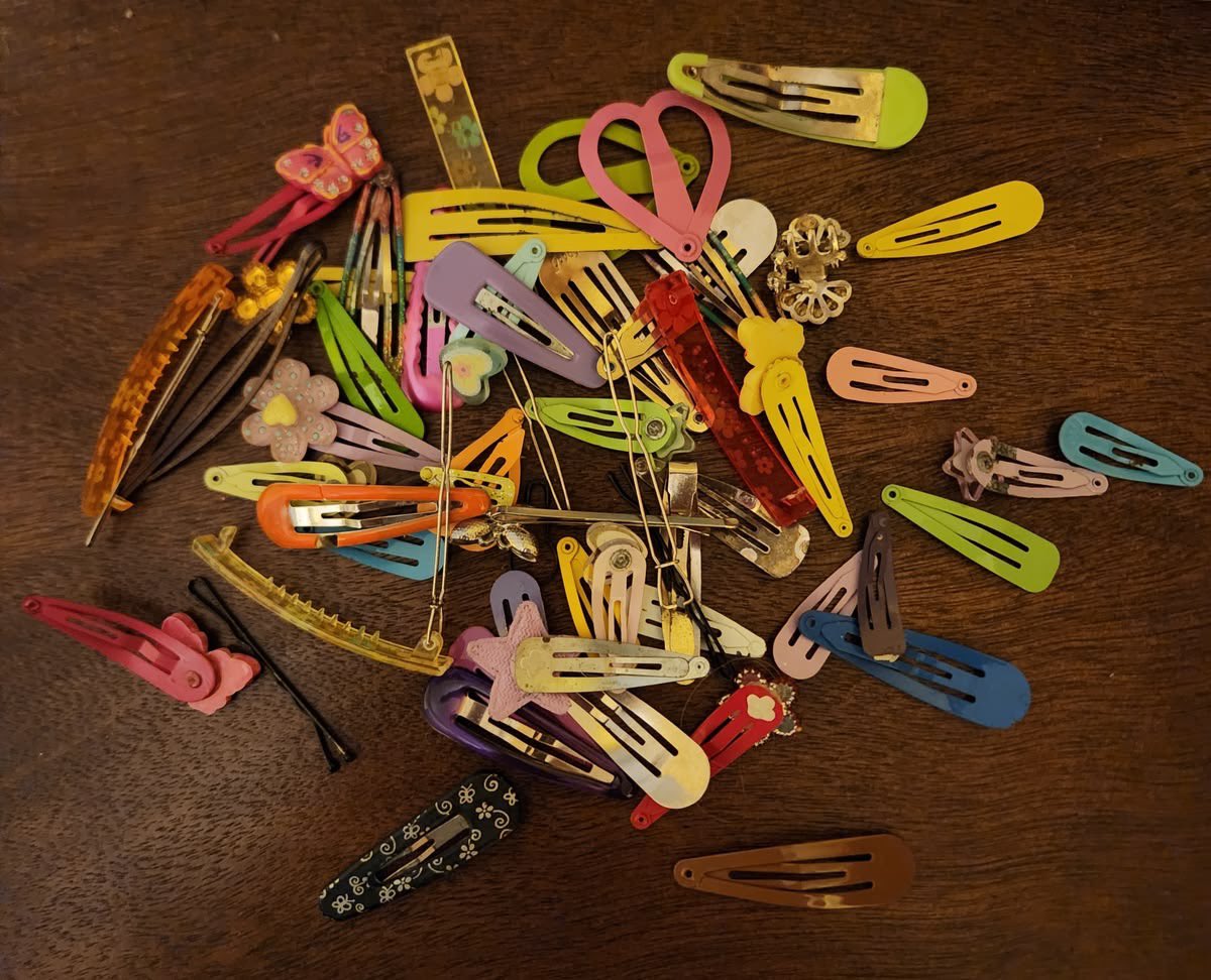 Y0UG0TLUCKY's tweet photo. hiiiii sachiii i’m also 23 :D i like to collect different hair clips, and i wanna start a baseball card collection one day ! https://t.co/8jJ7AdjUTI