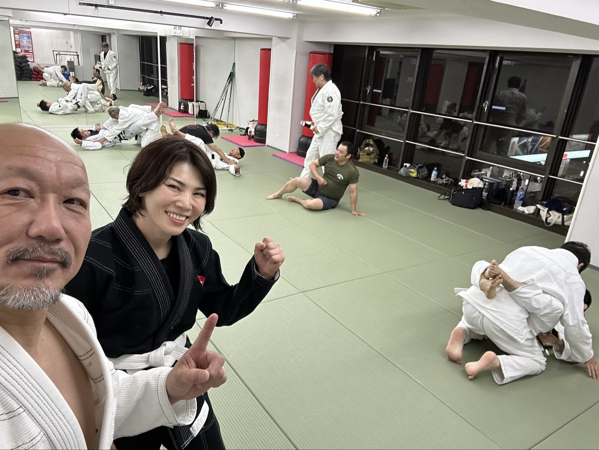 aliveacademy's tweet photo. 「武道・武術・護身術・柔術・格闘技」の源流と現在の交差

ALIVE 名古屋駅前 支部「柔術クラス」 in クラヴマガ・ジャパン 名古屋スタジオ

毎週木曜 19:25〜21:25 

2026年7月にスタートしたばかりなので、参加者は全員初心者ですから、クラス内容も基本の練習中心なのでゆっくり学べます

秋に、初心者体験会を開催しますので、名古屋駅をご利用で、柔術に興味のある方は楽しみにお待ち下さい

#名古屋
#クラヴマガ
#護身術
#柔術