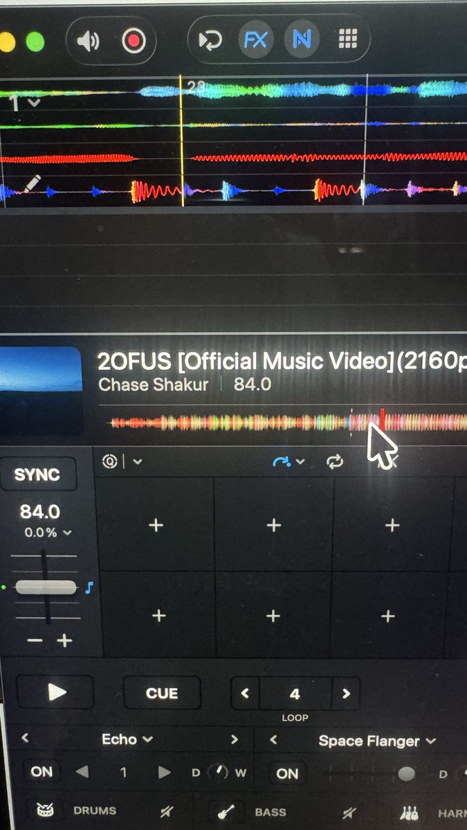 deejaystyles's tweet photo. @DeuxProcess if you're like me and you like to work way too hard doing live blends with stems, you can split the display to show each part in the song. i use it so you know when you can bring the vocal back https://t.co/iM71VSTUR7