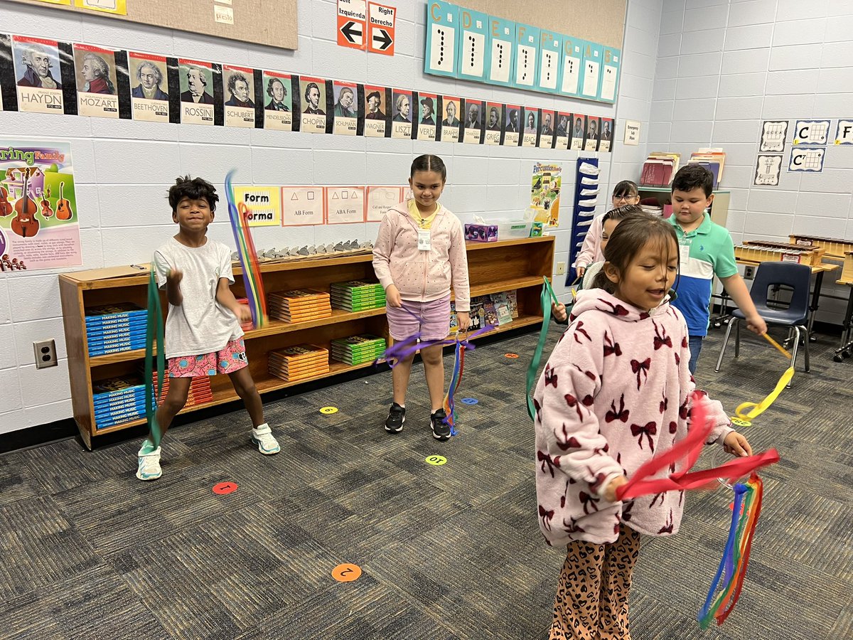 mimosamusic's tweet photo. 3rd grade had a little bit of extra time today, so we added creative movement with scarves and ribbon wands to our song! @koperniak @AmandaS_EDU @FultonCoSchools @MimosaManatee @Sara4fcs @FultonZone5 https://t.co/DbTL32XMU7