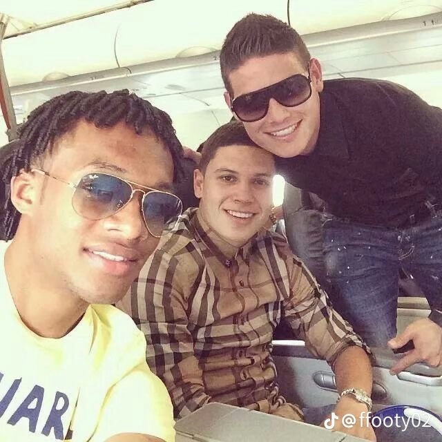 Jecontent00's tweet photo. Increíble que estos 3 tipos estén el FPC, historia. https://t.co/ED7zkf6dqc