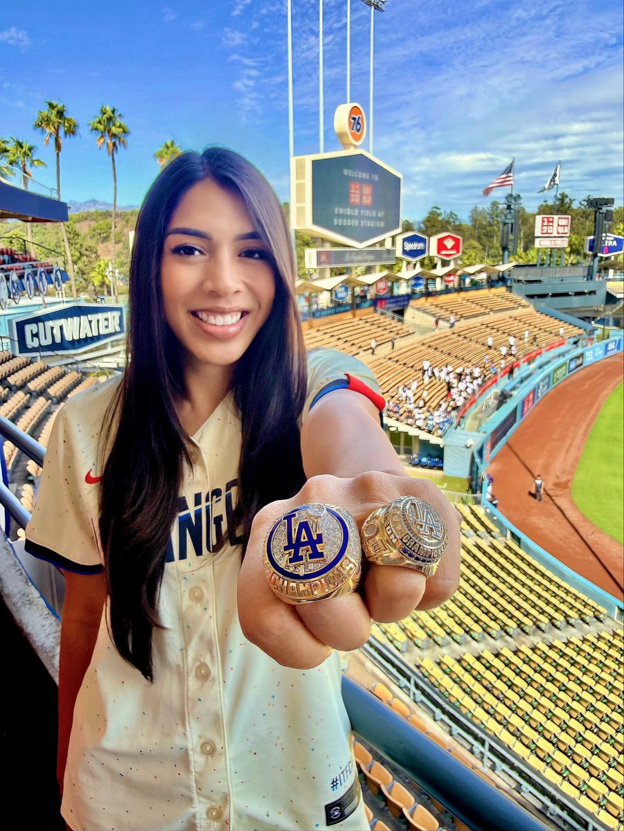 jen_deleon's tweet photo. 🏆💍💙 BACK-TO-BACK 💙💍🏆 https://t.co/kIQasRYf2J