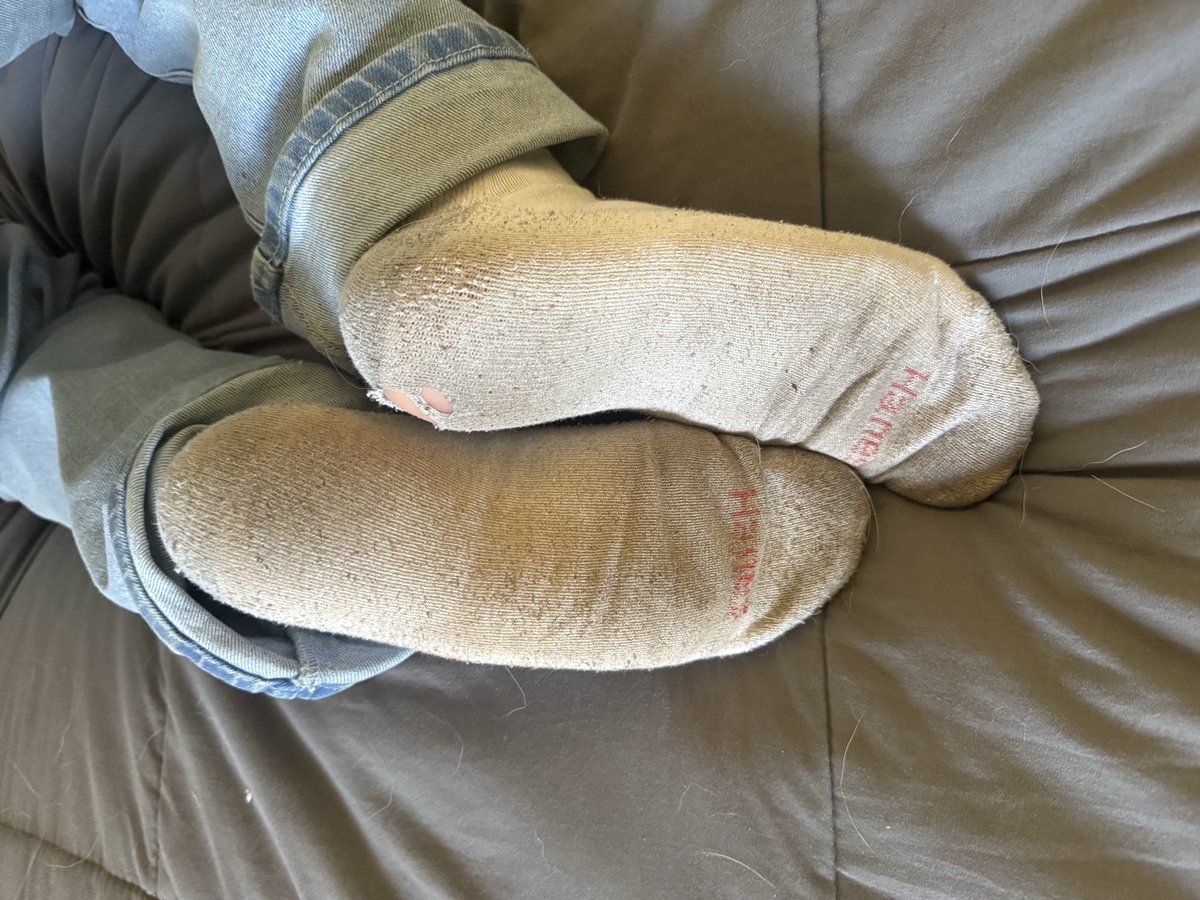 Dudestoes's tweet photo. My stinky socks 🥵. 
#stinkymansocks #mansocks #gayfeet #malefootfetish #gayfeetfetish #gayfootfetish #gaysocks #maletoes #malesoles #malesmellyfeet #mansmellyfeet #manstankfeet https://t.co/LWnsGRAE57