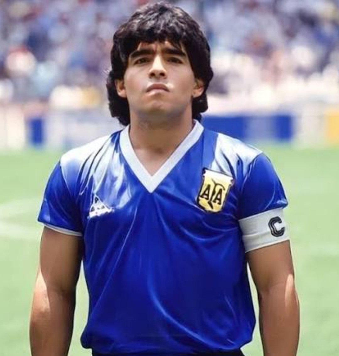 bilardolandia's tweet photo. El día que Bilardo quiso ganarle a Inglaterra hasta en el peso de las camisetas https://t.co/RqMTSqJE5T