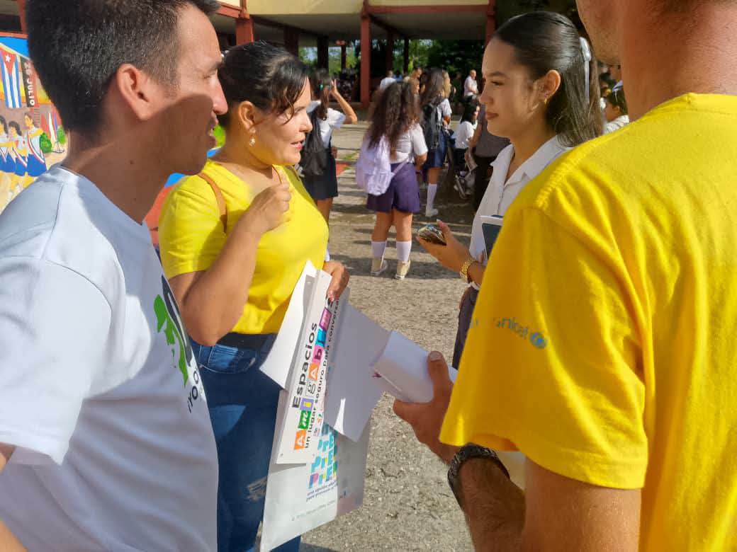 CubaMES's tweet photo. #SomosUHo II ¡Jóvenes por la vida, presentes! 💛

📍 Los promotores de salud de la @UHoCuba llegaron en el día de ayer al Centro Mixto José Martí con una misión especial: hablar de emociones, cuidarnos y aprender juntos.

ℹ️📷 #UHolguín 
#JóvenesPorLaVida #Cuba #UniversidadCubana https://t.co/4M6cU0zMUd