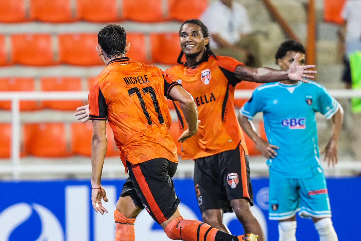 CibaoFC's tweet photo. ⏱️60’ ¡GOOOOOOOL DE NICHELE! #SalcedoFC 1-1 #CibaoFC | #CaribbeanCup https://t.co/mY7tnHARoc