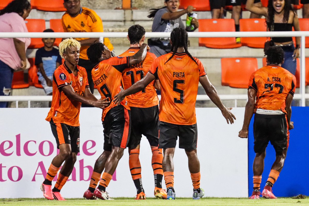 CibaoFC's tweet photo. ⏱️60’ ¡GOOOOOOOL DE NICHELE! #SalcedoFC 1-1 #CibaoFC | #CaribbeanCup https://t.co/mY7tnHARoc