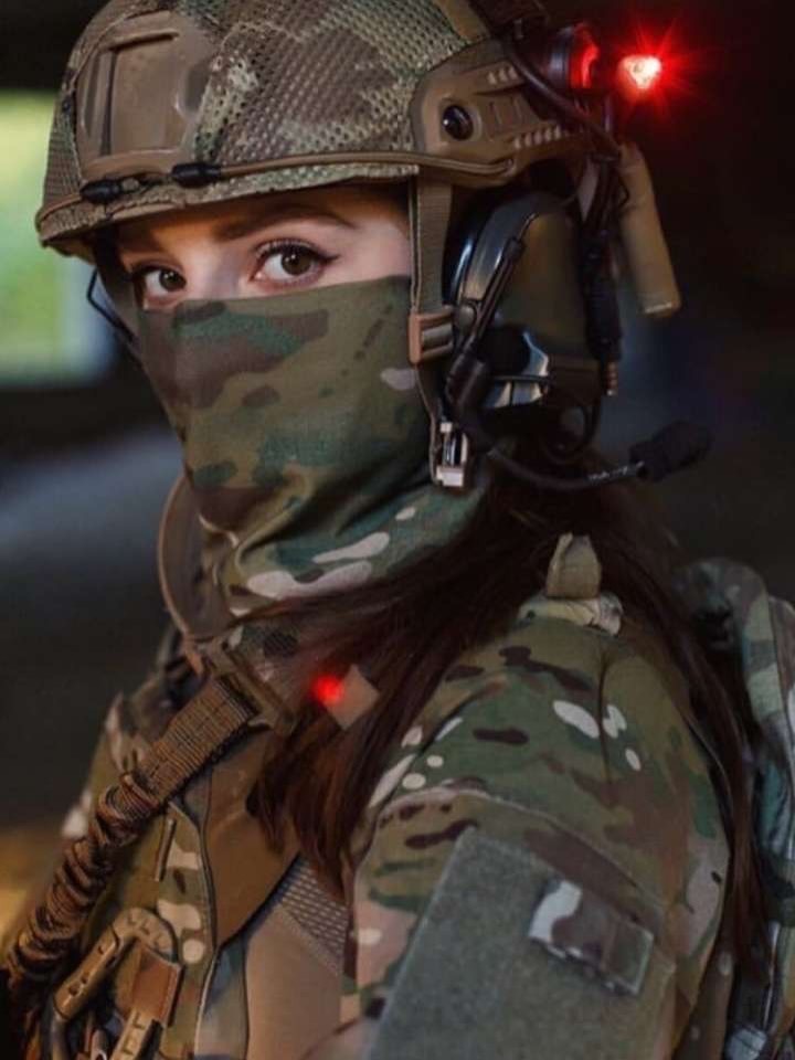 _rafamou's tweet photo. Army girl. https://t.co/EkU6fJjHpc