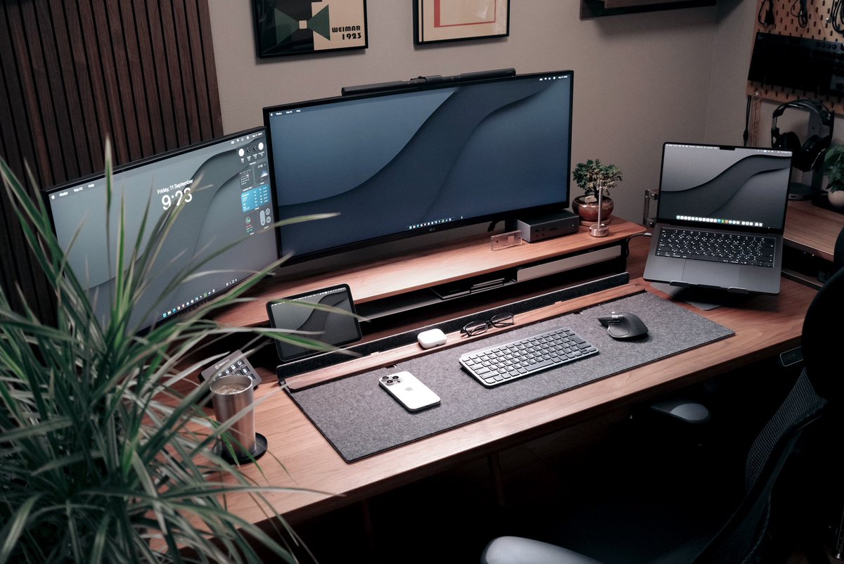 CraftworkT's tweet photo. 金曜日！今日も一日頑張ろう💪
#desksetup https://t.co/kFpzqmgel8
