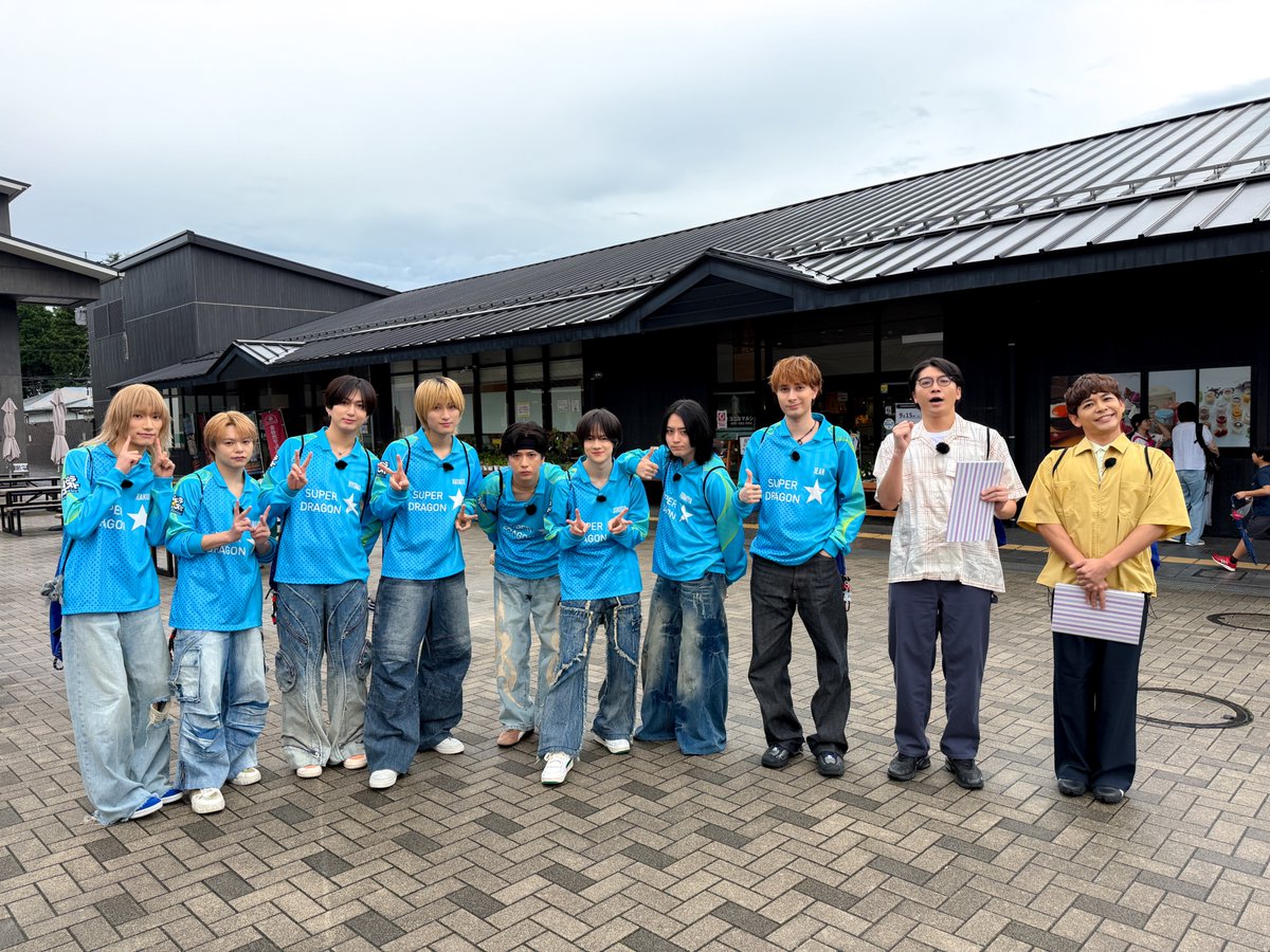SupaQuestfuji's tweet photo. 今夜の #スパクエ は
北関東1泊2日旅🌳☀️

旅のスタート地・日光で
メンバーそれぞれの
“旅行に欠かせないマストアイテム”を発表🎒✨
個性あふれるアイテムが続々…！？

道の駅でお土産探しも🛍️

#SUPERDRAGON #スパドラ https://t.co/PyuiXXee7e