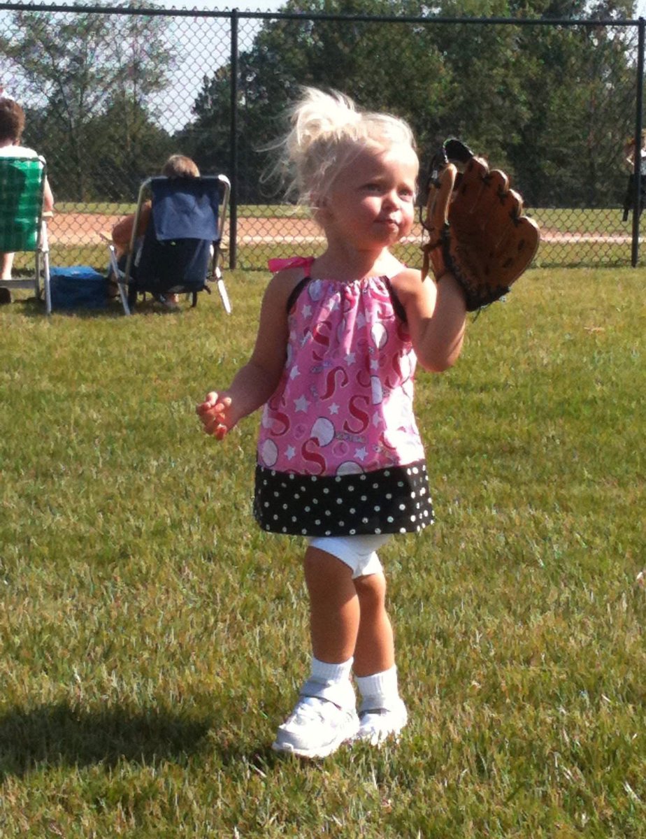 MaddiRobinson12's tweet photo. WINGS UP! 🦅❤️
#committed @UcwvSoftball @CoachTaylorW @ohiohawks2027 @Babybeans_15 @Whutch16 @joseforsky @MndSoftball @MNDAthletics https://t.co/rGL1e7lFfE
