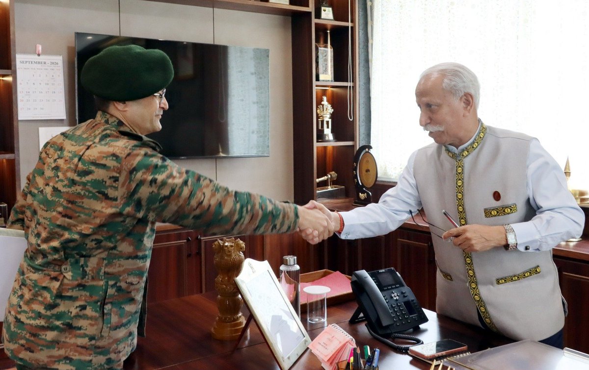 BROindia's tweet photo. #BROIndia #ProjectArunank #ArunachalPradesh #BorderInfrastructure #NationBuilding

Brigadier H Bhattacharya, Chief Engineer Project Arunank, interacted with Hon’ble Governor of Arunachal Pradesh, Lt Gen Kaiwalya Trivikram Parnaik, PVSM, UYSM, YSM (Retd) and briefed him on the progress of critical infrastructure development works in the State.

The Hon’ble Governor appreciated the efforts of BRO and Project Arunank to meet the aspirations of the people of the State and the operational requirements of the Armed Forces.

JAI HIND 🇮🇳
@rajnathsingh 
@SethSanjayMP 
@PemaKhanduBJP 
@GovParnaik 
@adgpi 
@PIB_India 
@ians_india 
@ANI