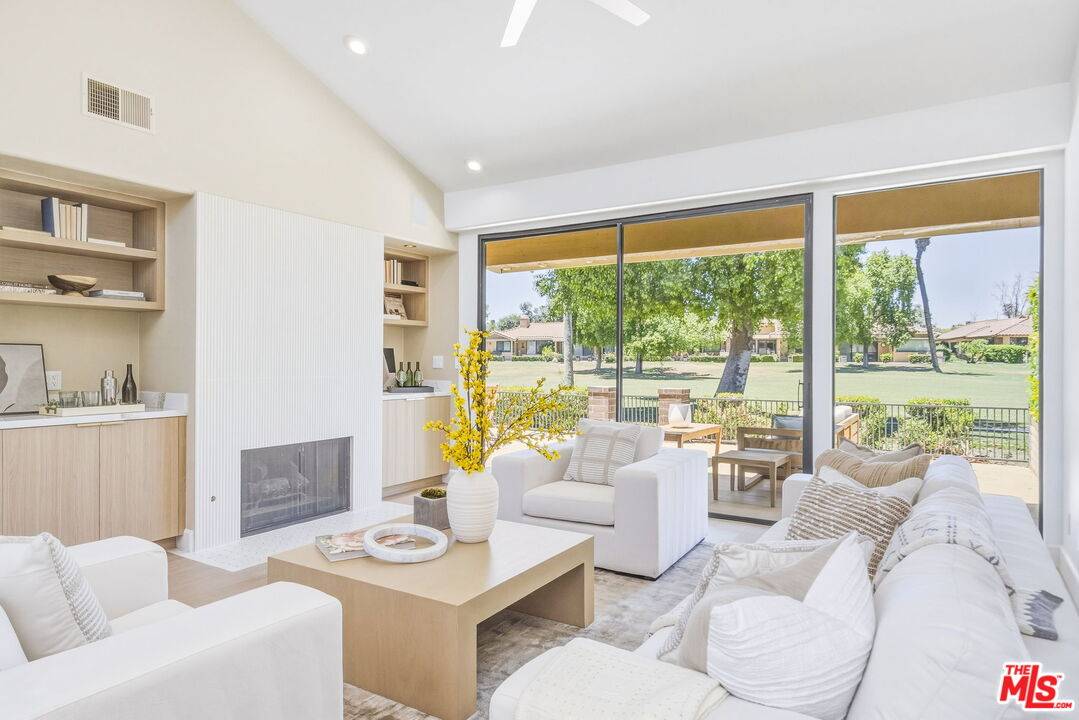 ocelotagents's tweet photo. Renovated golf-course homes in Palm Desert are being snapped up fast—this one is a standout. ⛳️🌴  

Open house this weekend at Monterey Country Club: 2 beds + office, 2 baths, approx. 1,800 sq ft, with sweeping fairway and mountain views, fully reimagined for modern desert living.  

See more and details: https://t.co/7tJv3100Tw  

#PalmDesert #OpenHouse