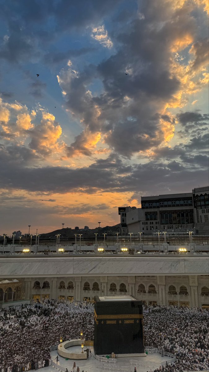 iNa9eir's tweet photo. الشروق في مكه https://t.co/hzV8aIsDFo