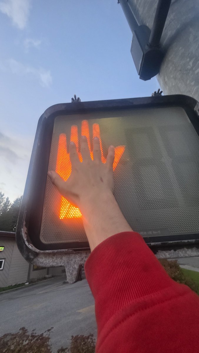 kelevander's tweet photo. Who's ever handed they model the street signs after must have been fucking a giant. https://t.co/eTNWM6njvq