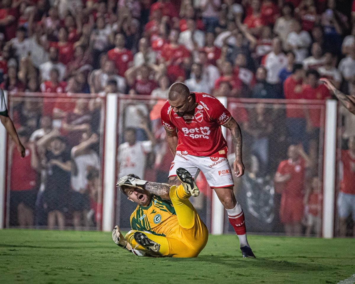 betocorreaphoto's tweet photo. BOA NOITE 

VILA NOVA NOVA FUTEBOL CLUBE 🔴⚪️

@VilaNovaFC https://t.co/dCS2U6d0RZ