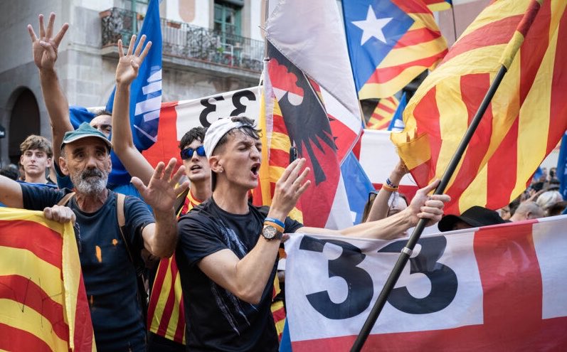 jordisalvia's tweet photo. Neonazis, 33 i Boixos Nois... https://t.co/24zq7OyaMg