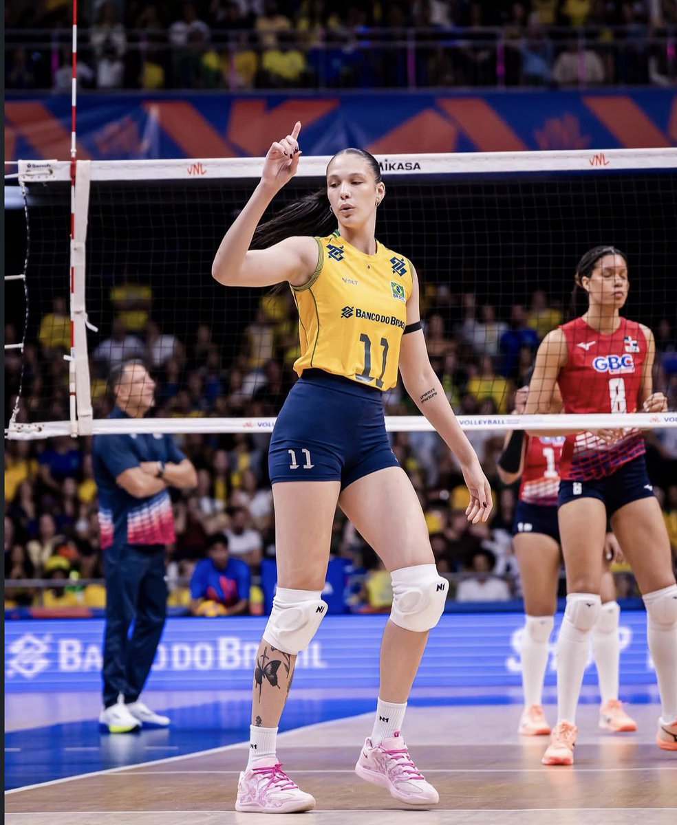 anittz_'s tweet photo. Luzia não é banco pra Lorena, NUNCA! #VoleiNoSportv https://t.co/WbSGmHUcnB