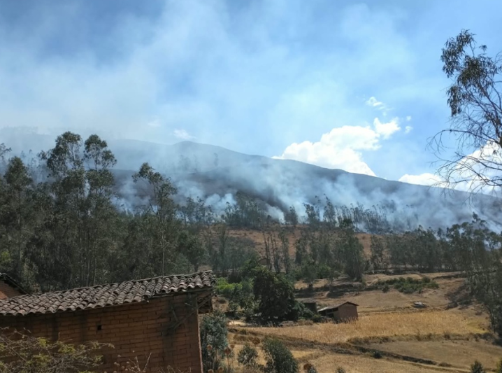 COENPeru's tweet photo. 📢 Actualización | La Libertad: pobladores de la zona extinguieron #IncendioForestal iniciado el 8/9 en el sector Raunachique, distrito #Charat, provincia Otuzco. Gobierno local continúa la #EDAN y, al momento, se reportan daños a 5 hectáreas (ha) de cultivos y 20 ha de cobertura natural.