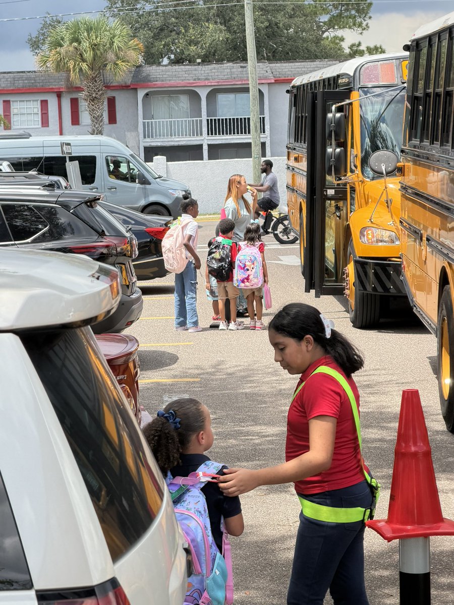 THEShawElem's tweet photo. 🐾 Shaw-some Safety Patrols in Action! 🐾 Our Safety Patrols are showing leadership and Bulldog Pride by helping our Kindergarten students safely make their way to the buses. 🚌❤️💙 Thank you for being safe, responsible, and Shaw-some every day! ⭐

#ShawStrong #StudentLeadership https://t.co/pJm29p0nq5