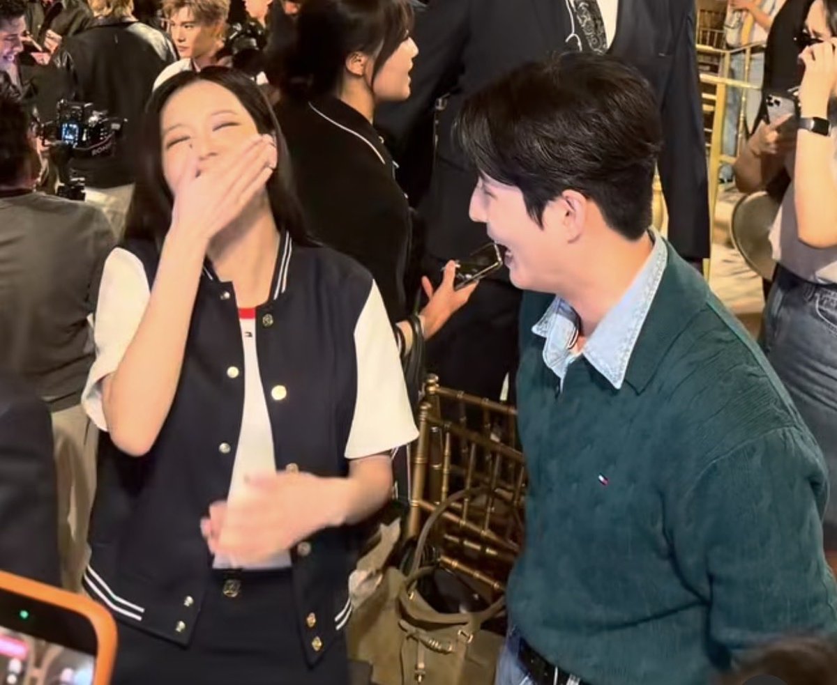 letterwithsoul's tweet photo. Mydays trust me this is the type of humor Jisoo likes &amp; she just met youngk today 🤣 https://t.co/LZuh0MMpsP