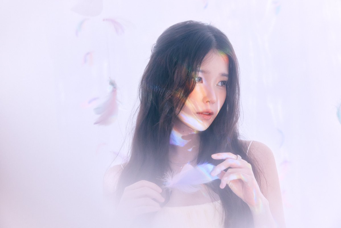 _IUofficial's tweet photo. IU Official Fanclub UAENA 9th
<𝒸ℐℴ𝒰𝒹 9>

𝔽𝕒𝕟𝕥𝕒𝕤𝕪 ℂ𝕝𝕠𝕦𝕕

📅Period : 26.09.01 (TUE) ~ 26.09.14 (MON)
📍Sign up
🔗 Fanclub : https://t.co/bOjDlp8PHC
🔗 Fan Kit : https://t.co/9Jm8EOm9O7

#아이유 #IU 
#유애나 #UAENA https://t.co/KhwTCUC7OH