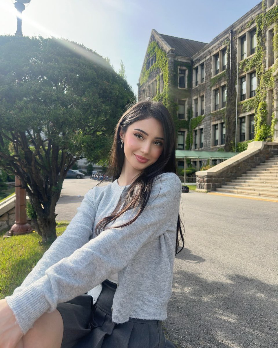 utasDILA's tweet photo. First day of school!! Sorry banget kesiangan jadi ga dibolehin masuk sama guru BK nya. https://t.co/ToaAqnc4p8