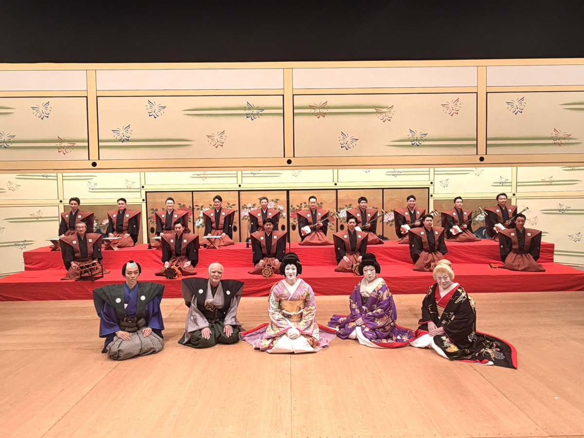 RKineya's tweet photo. 「研の會」FINAL大阪公演
『鏡獅子』開演前

#尾上右近 丈
#研の會
#鏡獅子
#杵屋勝四郎
#柏要二郎
#杵屋禄三 https://t.co/owmlKPHPLZ