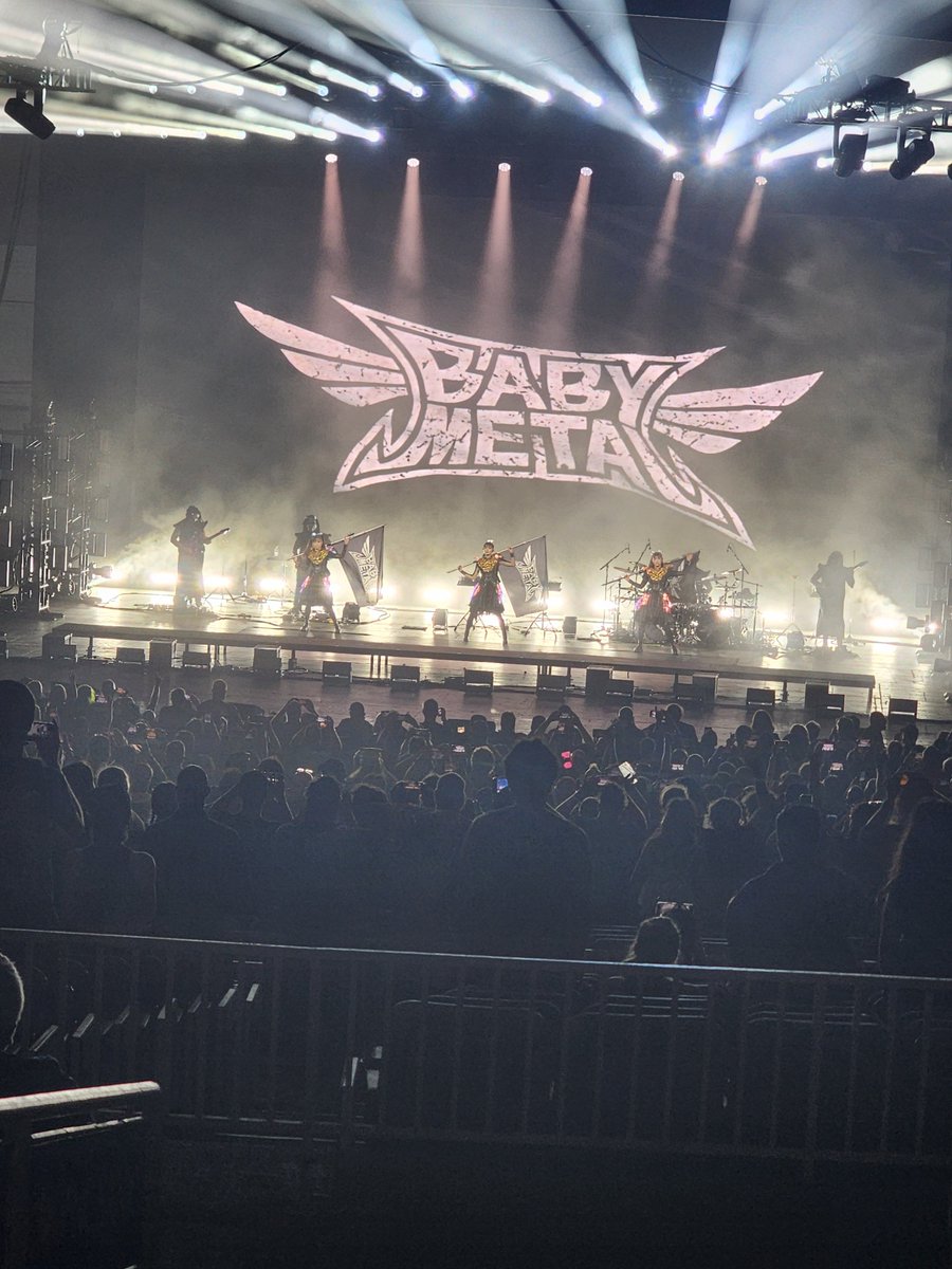 ANothing813's tweet photo. Had a blast at @PNCArtsCenter watching and jamming to @BABYMETAL_JAPAN Su-Metal was on top of her game! Moa and Momo danced their hearts off and the Kami Band crushed it perfectly usual!
Met @AZSYANKEE and hung out with @ZakariiMetal https://t.co/Pi1Bx3AecG