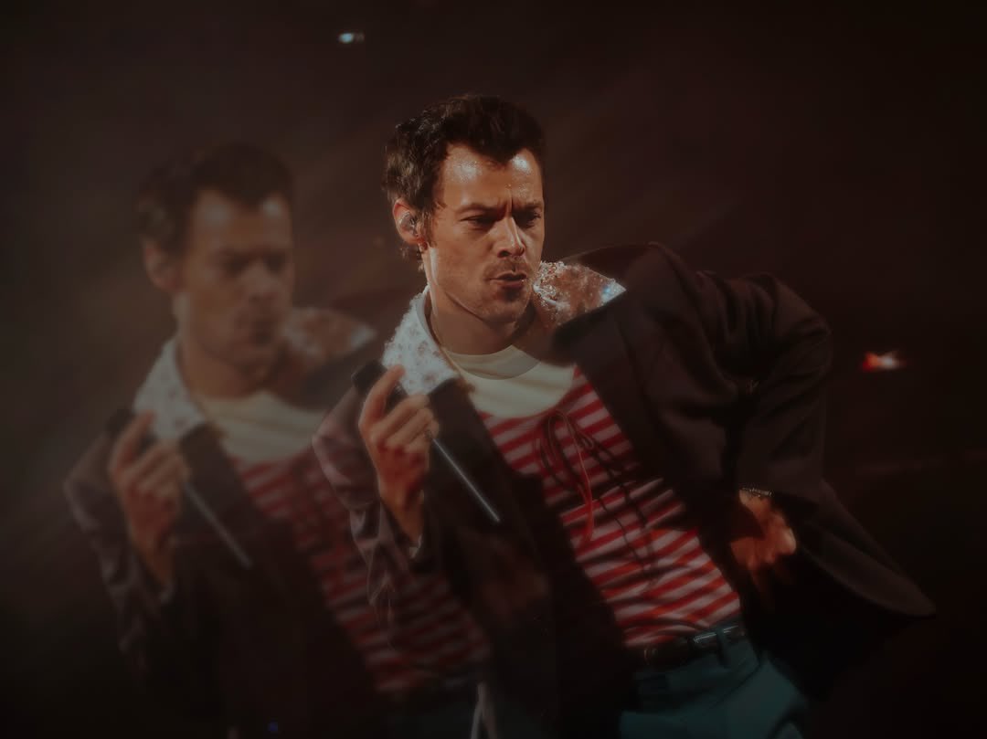 hsdtogethertour's tweet photo. Harry on stage at Madison Square Garden in New York City - 9 September

📸 Mati Ficara https://t.co/yrlfjNd6xD