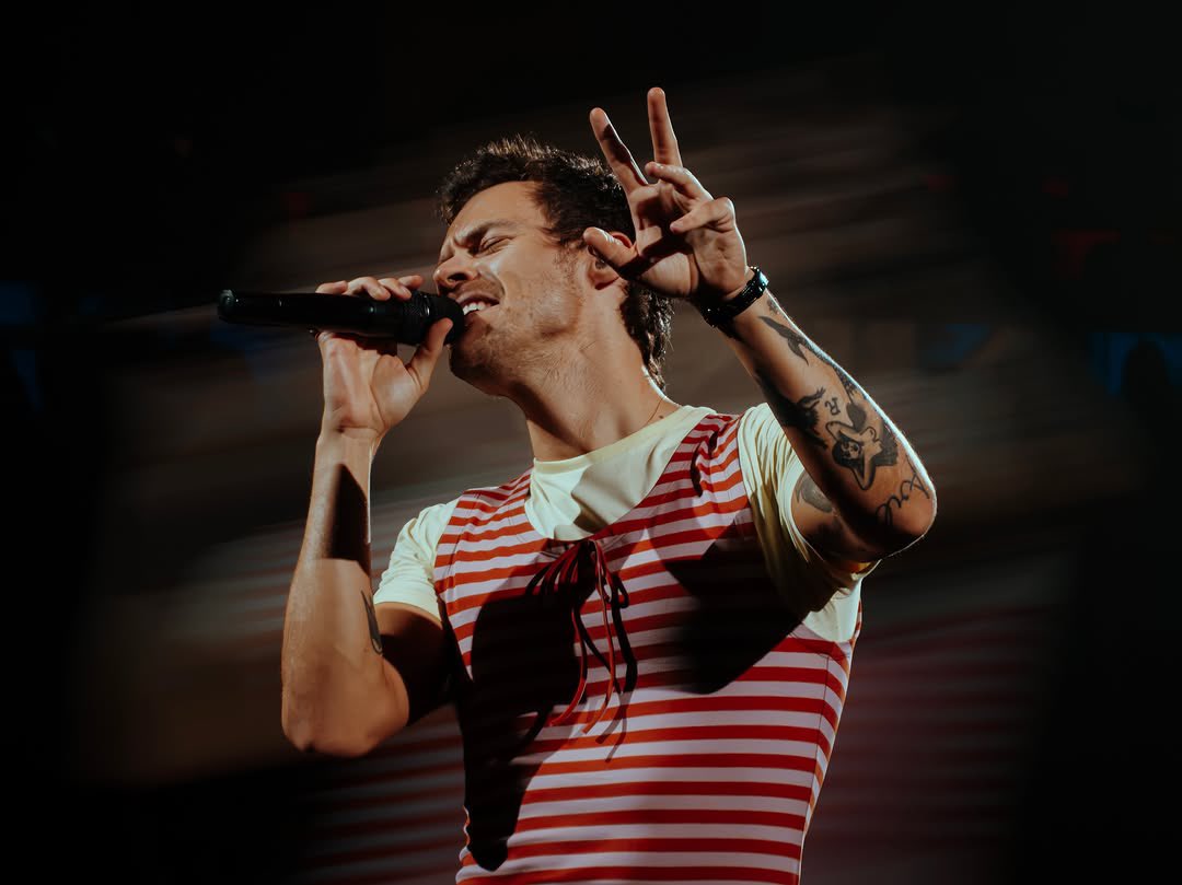 hsdtogethertour's tweet photo. Harry on stage at Madison Square Garden in New York City - 9 September

📸 Mati Ficara https://t.co/yrlfjNd6xD