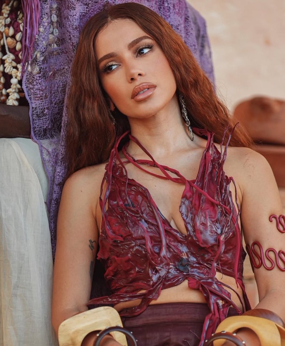 PortalBabados's tweet photo. 🚨Anitta: "Se um dia as redes sociais acabarem, muitos vão se perder. Eu vou continuar bem e conhecida pela minha arte. Tem pessoas que não gostam de ver outras pessoas felizes e, por isso, gostam de infernizar a vida dos outros" RAINHA! 👏🏽❤️ https://t.co/Me0jMjtaeL