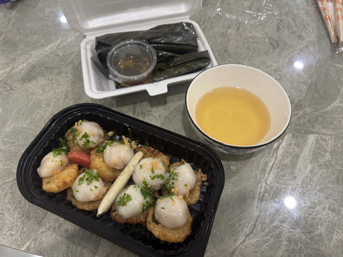 Femaleanon0207's tweet photo. I will never get bored of vietnamese food #cryptosoupgroup https://t.co/h2KkTchsZ4