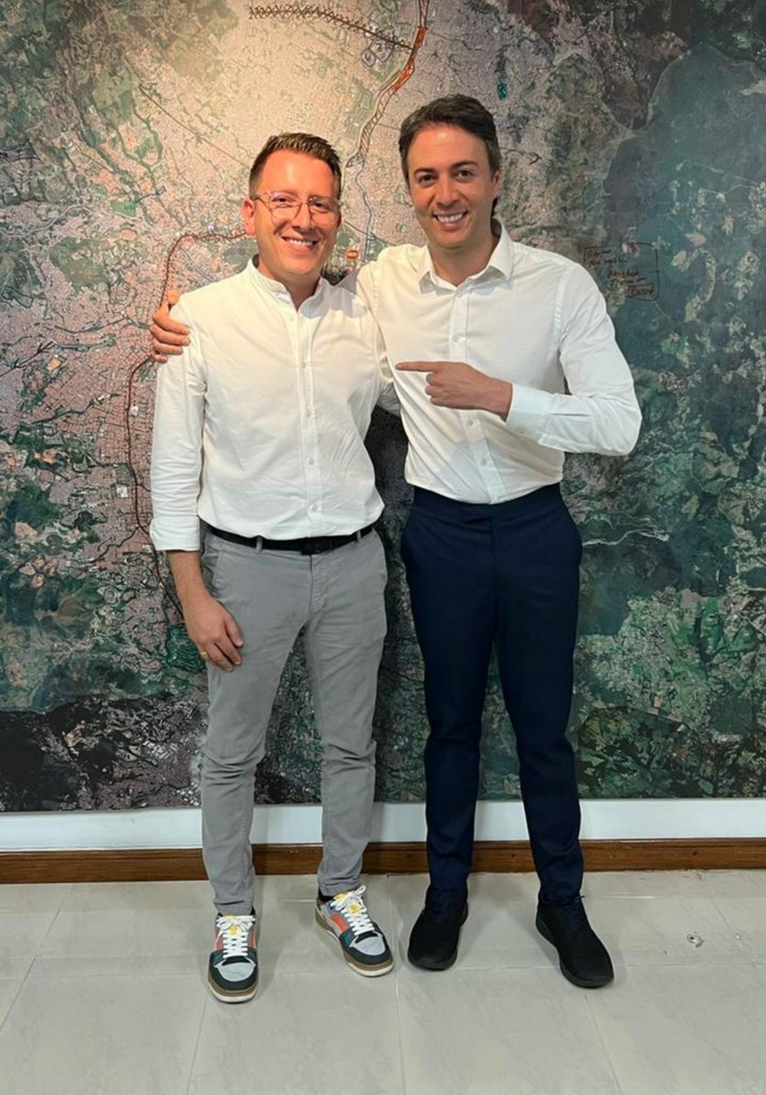AntioquiaAvanza's tweet photo. ¿En campaña? Ahora sí atacan a la Alcaldía usando a Manrique. Pero con Quintero tuvieron poder, voto y decisión. ¿Qué hicieron? Nada. 

Esto no es falta de empatía de @FicoGutierrez @AlcaldiadeMed @ManuelVillaMe es cuidar la vida. 

Tuvieron oportunidad y solo movieron la cabeza. https://t.co/ODZLDVvw2b