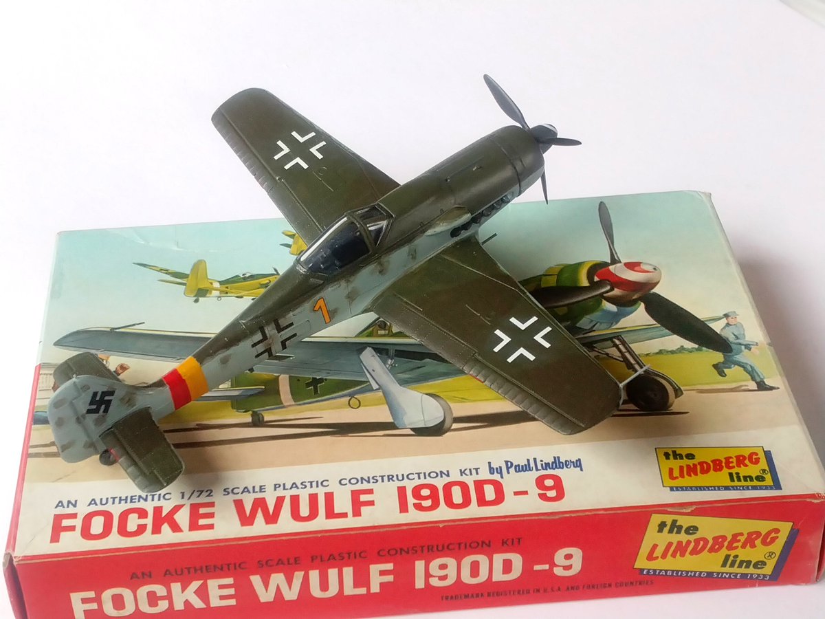 JqwND0oR5aAYEDv's tweet photo. リンドバーグのFw190D-9 が完成です。面白い形ですね。良いキットかはメーカーの仕事ですが、どう作るかはモデラーの仕事です。プラモデルの楽しみは後者です。  #プラモデル #リンドバーグ #Fw190D #筆塗り #暇つぶし https://t.co/Bk4iY3i4I4
