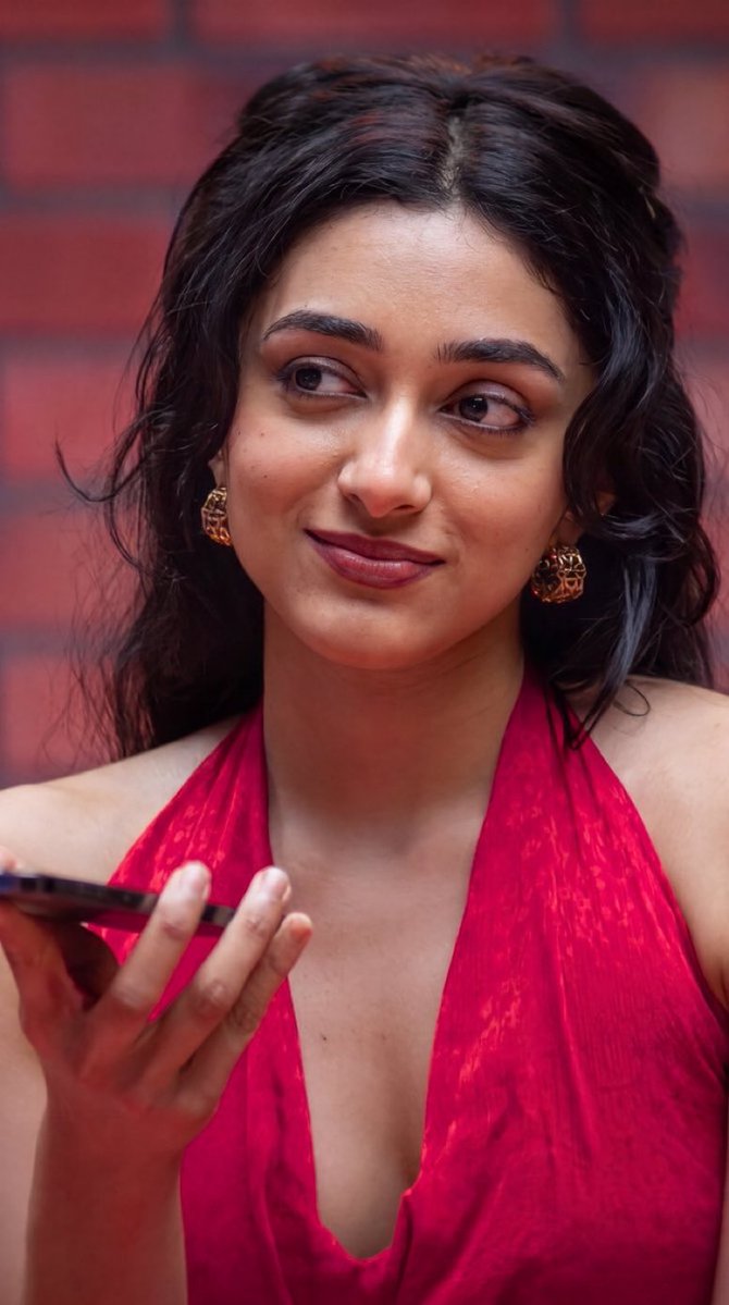 preethi_cucky's tweet photo. I am blindfolded and sucking my watchmen cock and a vibrator running in my  tiny back hole in full speed.which is kept by my maid and my wife 

My maid  called to watch men and put the phone in speaker..

(It's my wife's voice and she says, Have you broken his manliness..) https://t.co/9jYbXMT5sw