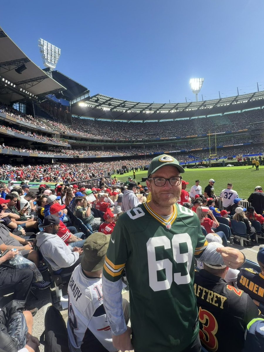 BoofNut's tweet photo. @DavidBakhtiari @RamsNFL Should I get out there & have a go? #Agent69 https://t.co/oUfS6CKybz