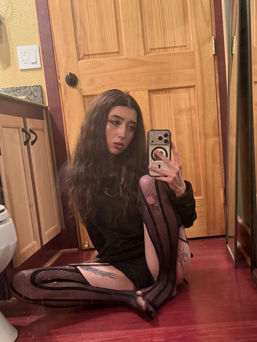 nytherediary's tweet photo. Think you can put me in my place? 😏😤 https://t.co/RRsZZDBdNe