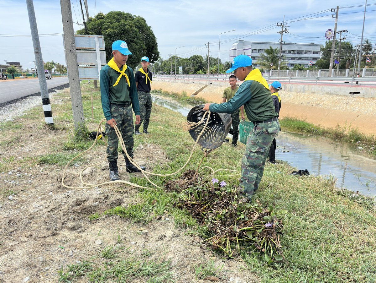 army15102's tweet photo. 🇹🇭💂 ร.151 พัน.2 💂🇹🇭
🌿 กิจกรรมจิตอาสาพัฒนาบำเพ็ญประโยชน์ 
🤝 “เราทำความดี ด้วยหัวใจ” 🤝

#นราธิวาส
#ค่ายกัลยาณิวัฒนา
#เราทำความดีด้วยหัวใจ
#จิตอาสา
#กองทัพบก https://t.co/3OXfQHKibJ