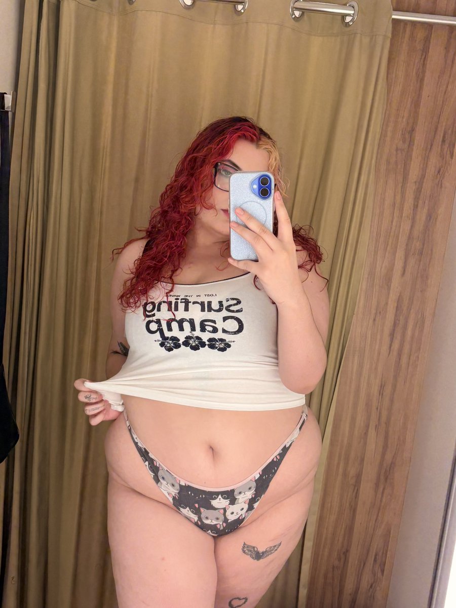 hellzbitch21's tweet photo. Tenho uma pira em fazer sacanagem em um provador de roupas 👀👀👀 https://t.co/6imZTdCgd9