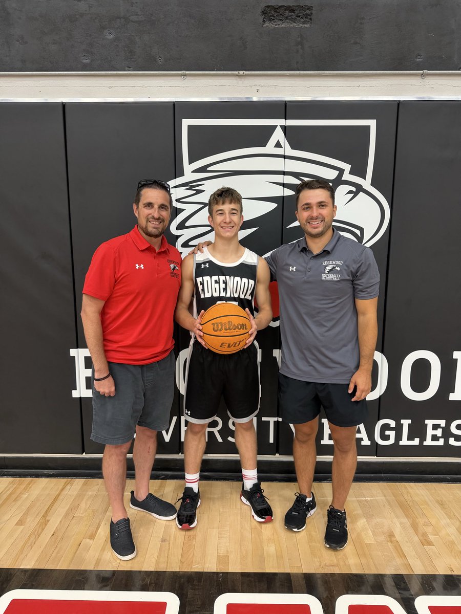 Caydenv12's tweet photo. After an amazing visit with Coach Meyer and Coach Hughes today, I am pumped to say that I received an offer to continue my academic and hoops career at Edgewood University! https://t.co/yQZZBzM6jl