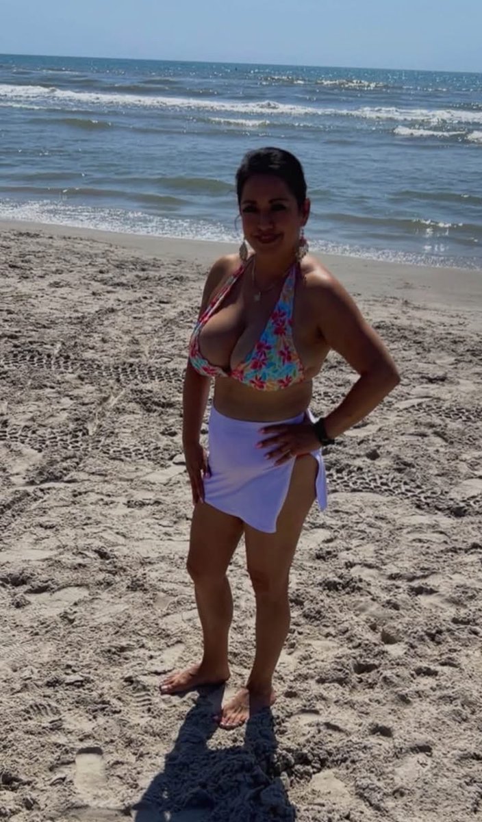 boafvvy's tweet photo. My friends moms make me wanna explode 😍😍 https://t.co/MiPEpaKRti